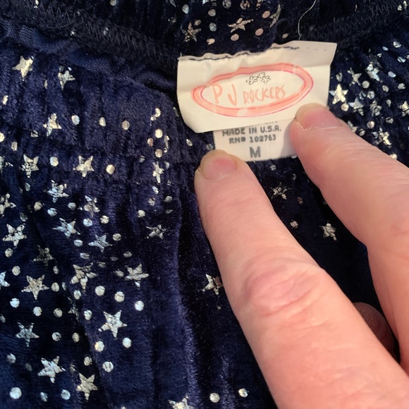 Super cute Medium Velvety Lounge/ PJ set preowned. Very comfortable! - Picture 7 of 10